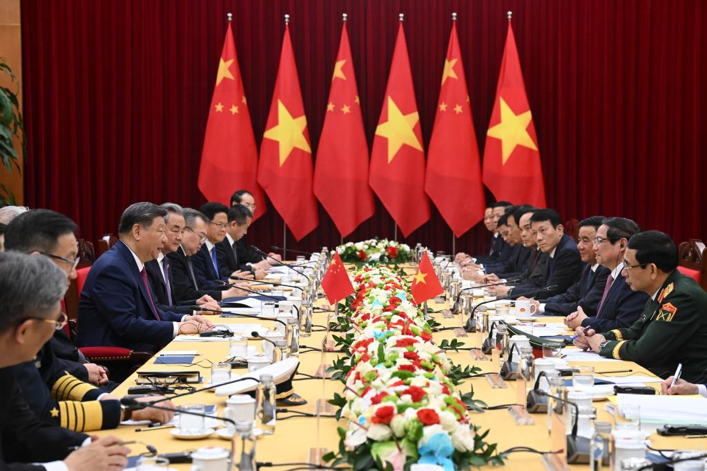 Xi calls on China, Vietnam to oppose hegemonism, unilateralism, protectionism